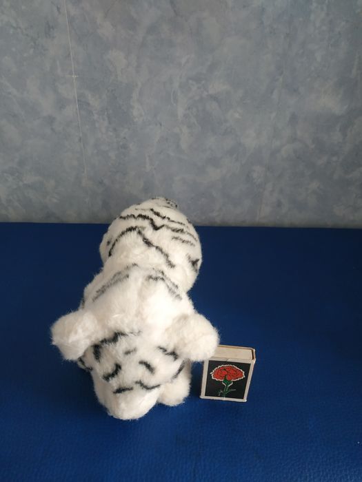 Тигриня. М'яка іграшка на батарейках.