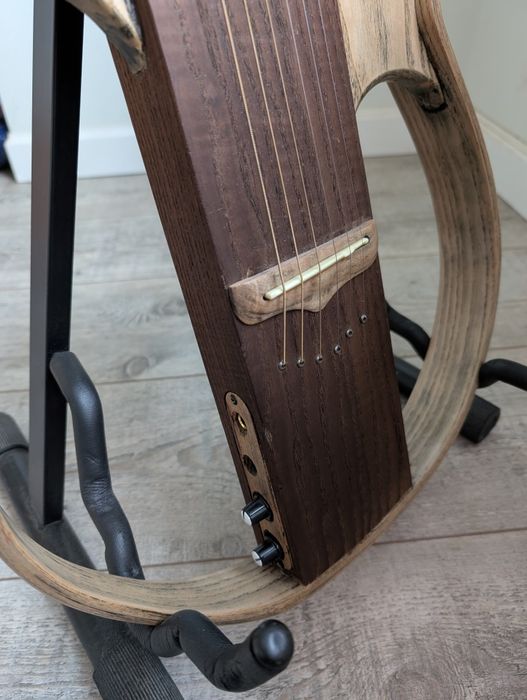 Тиха гітара з виходом на навушники