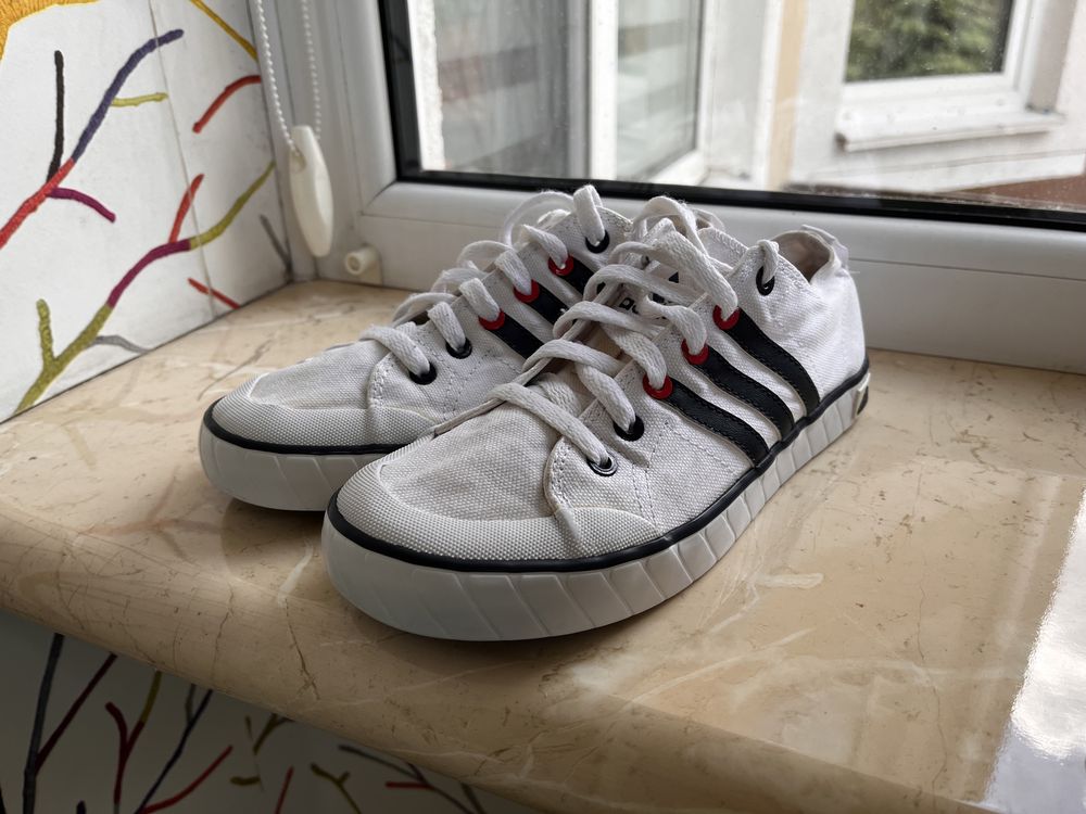 Кеди белые от Adidas