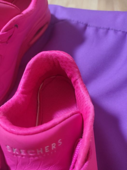 Кросівки фуксія skechers р.37