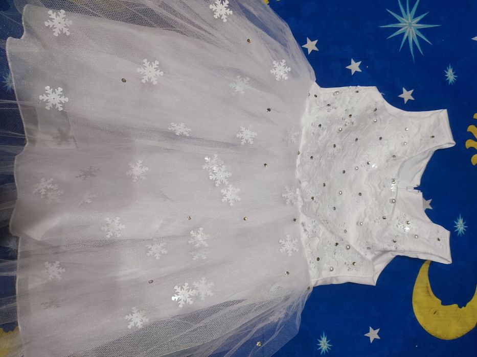 Праздничное платье снежинка