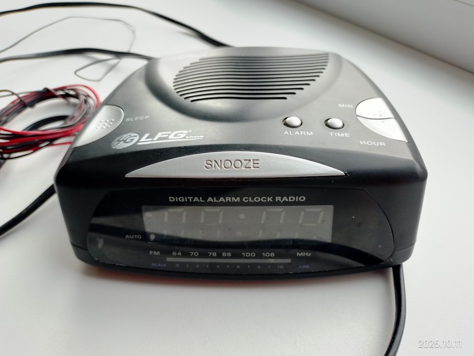 Продам годинник настільний.