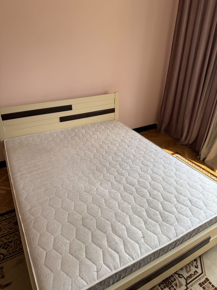Ліжко з матрасом