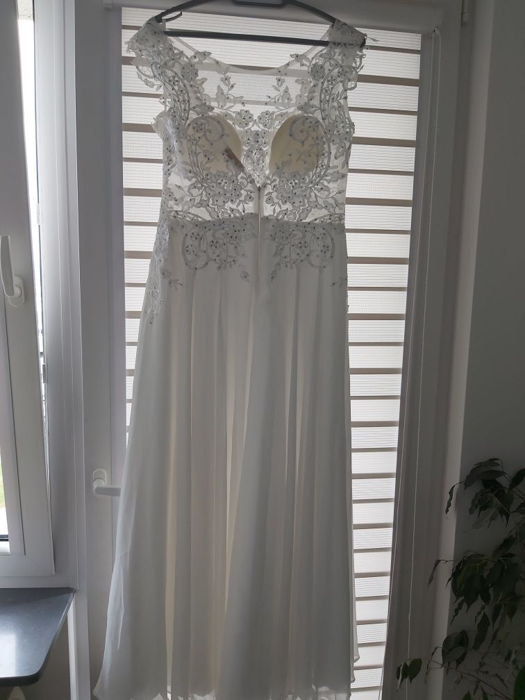 Śliczna sukienka Ślubna