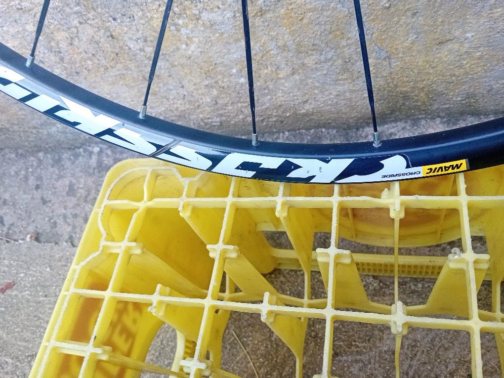 Roda da frente Mavic 29