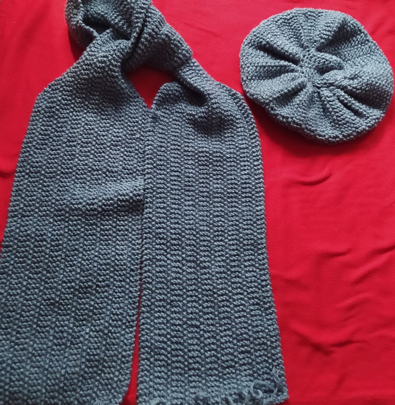 Продам дуже теплі шапки :  вязані,норкові,  комплект,хомут
