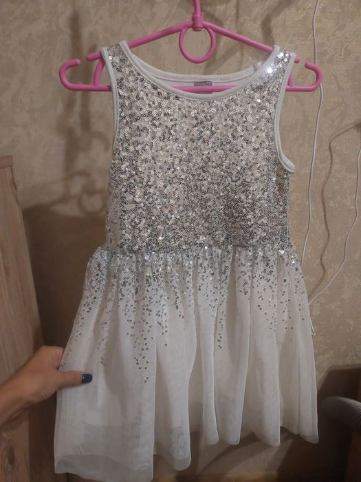 Сукня 104-110р.біла,молочна,срібна,сніжинка на новий рік.3-5 років
