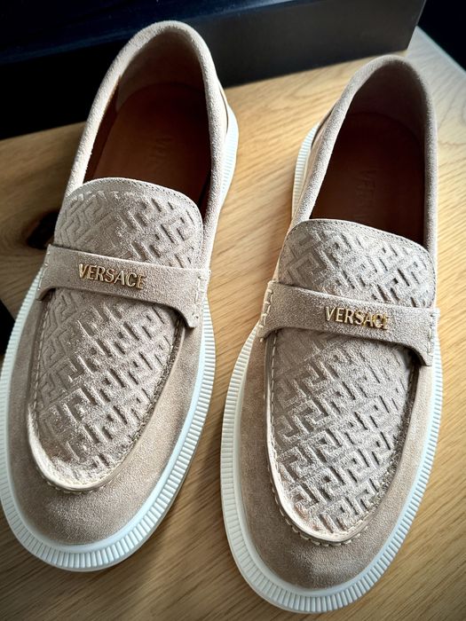 Buty Versace rozmiar 42 kolor beż mokasyny loafers