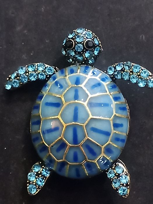 Pregadeira ou broche para casaco tartaruga ou flor