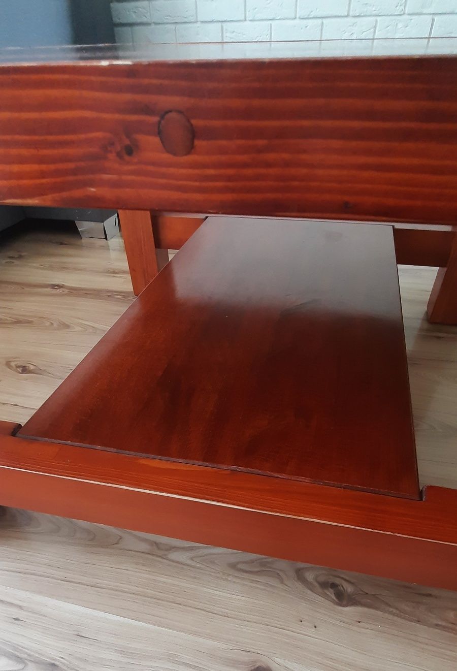 Stół z drewna w bardzo dobrym stanie
