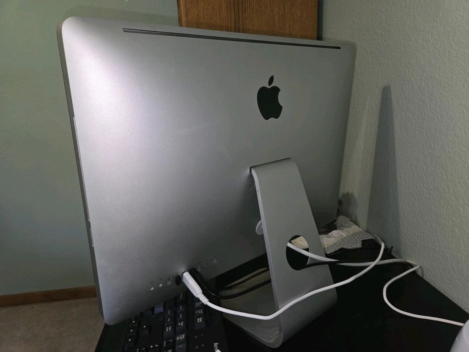 Apple imac 21 2011  21 FHD/core i5 2400s/8gb/hdd 500gb/amd 6750m+mouse