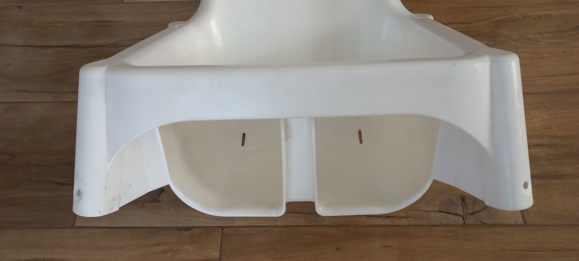 Białe siedzisko do sanek krzesełko Ikea Antilop