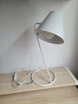Lampka biurkowa biala