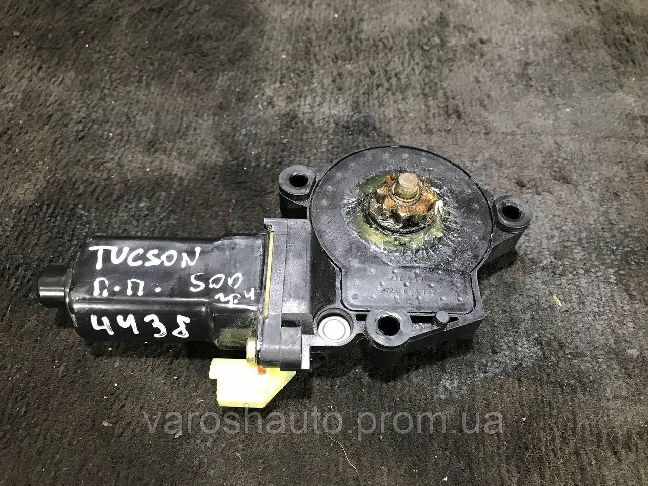 Моторчик склопідіймача передній правий Hyundai Tucson 824602E000 4438