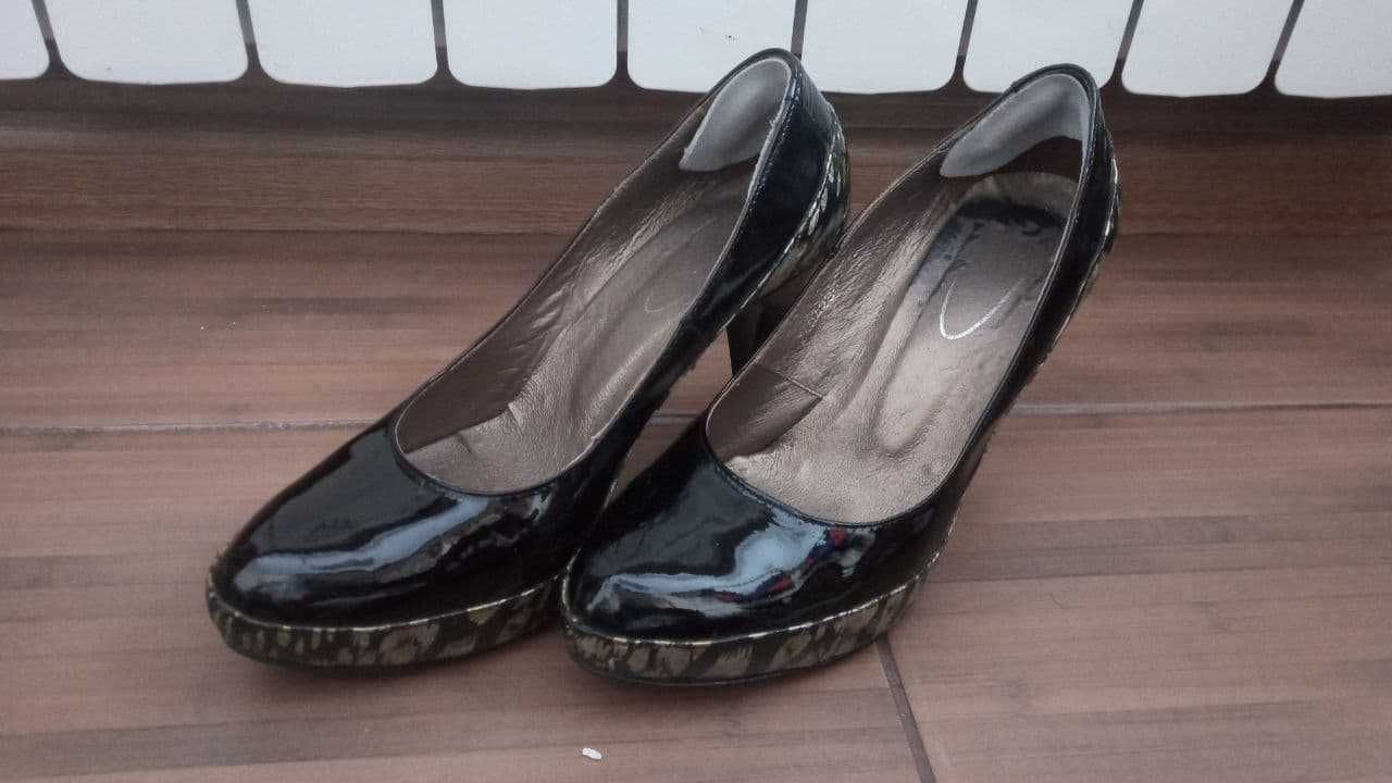 Туфлі жіночі лаковані чорні 38 розмір