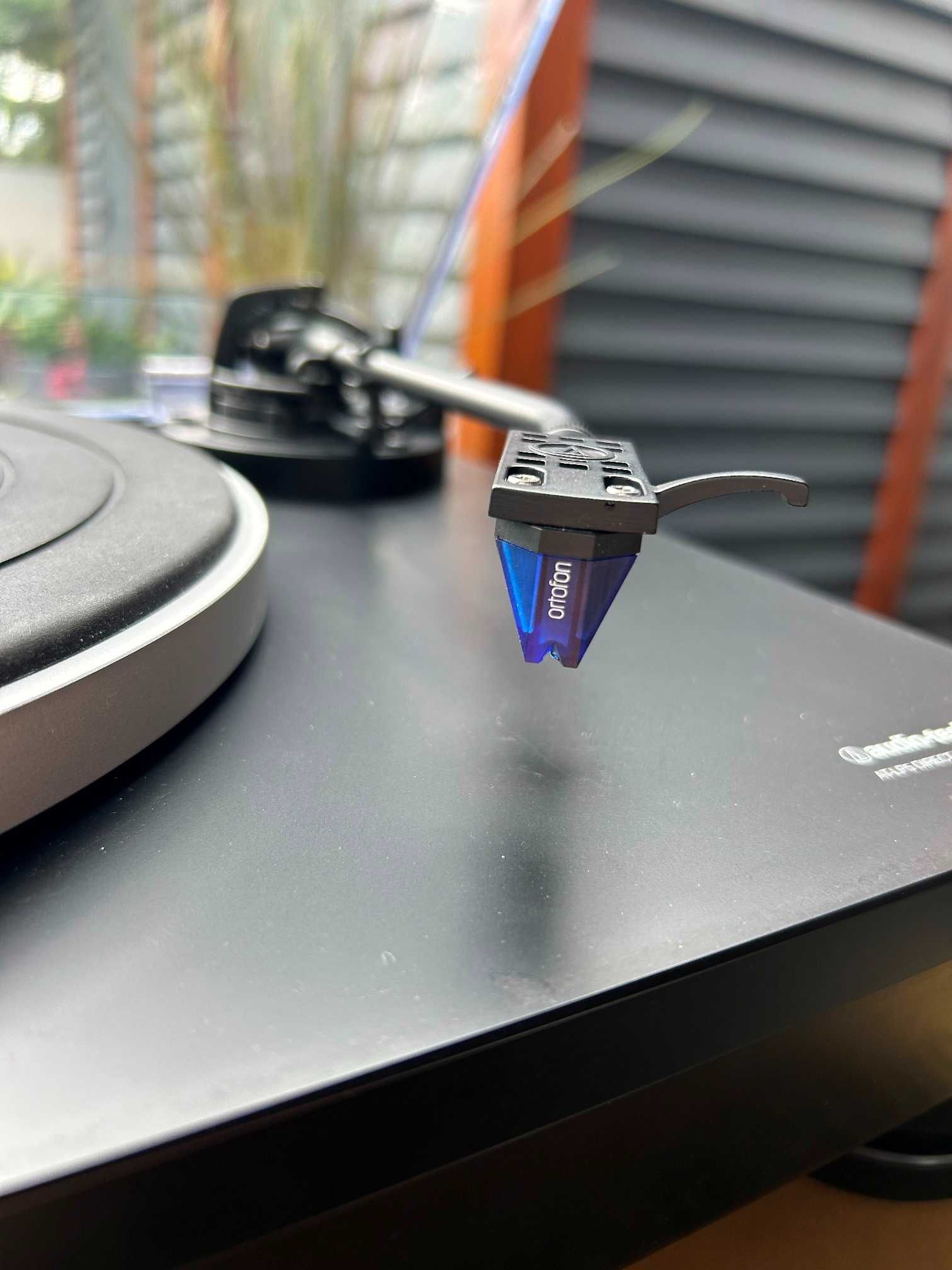 Gramofon Audio-Technica AT-LP5 + Ortofon 2M Blue
