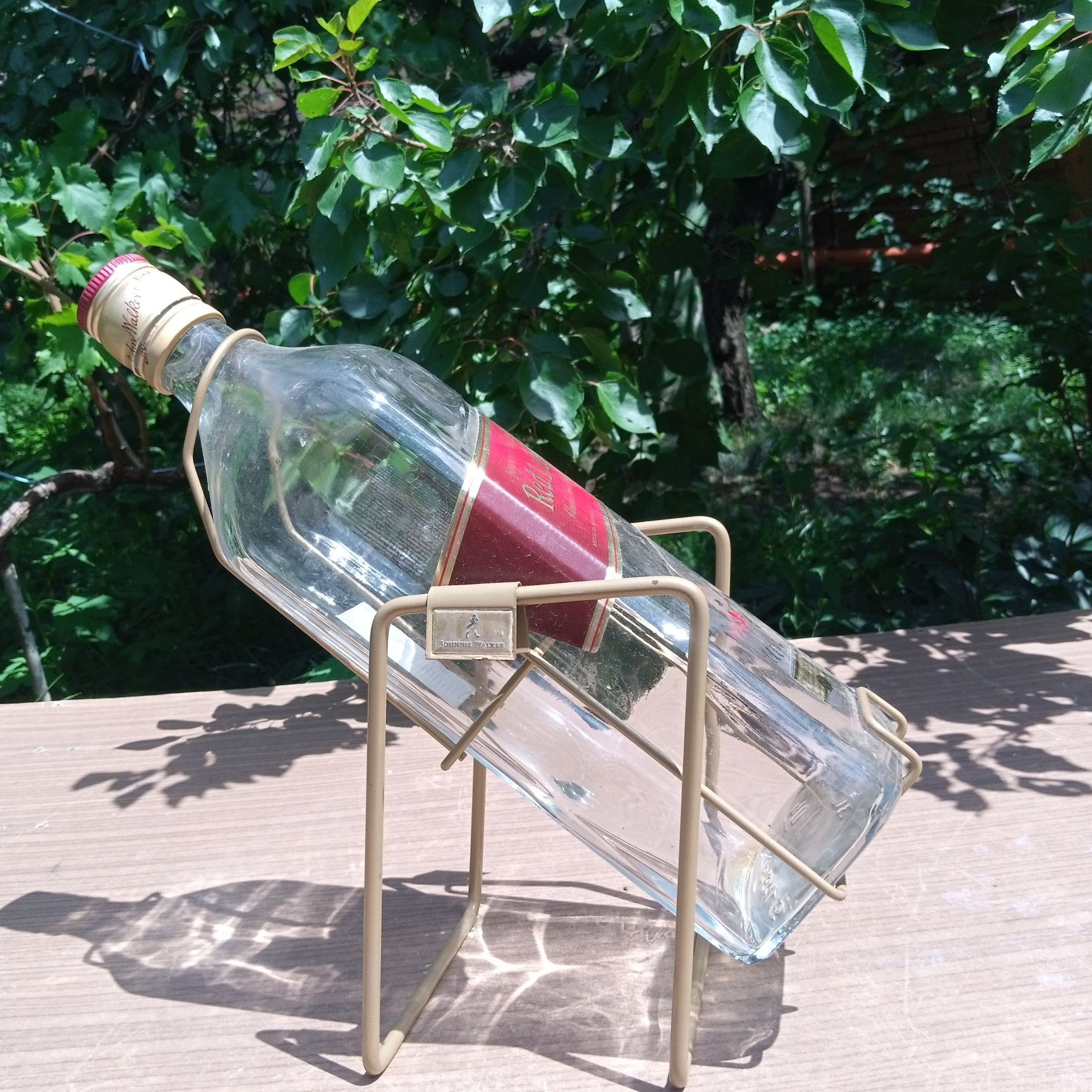 3 литра Red Label пустая бутылка-качели от виски на подставке
