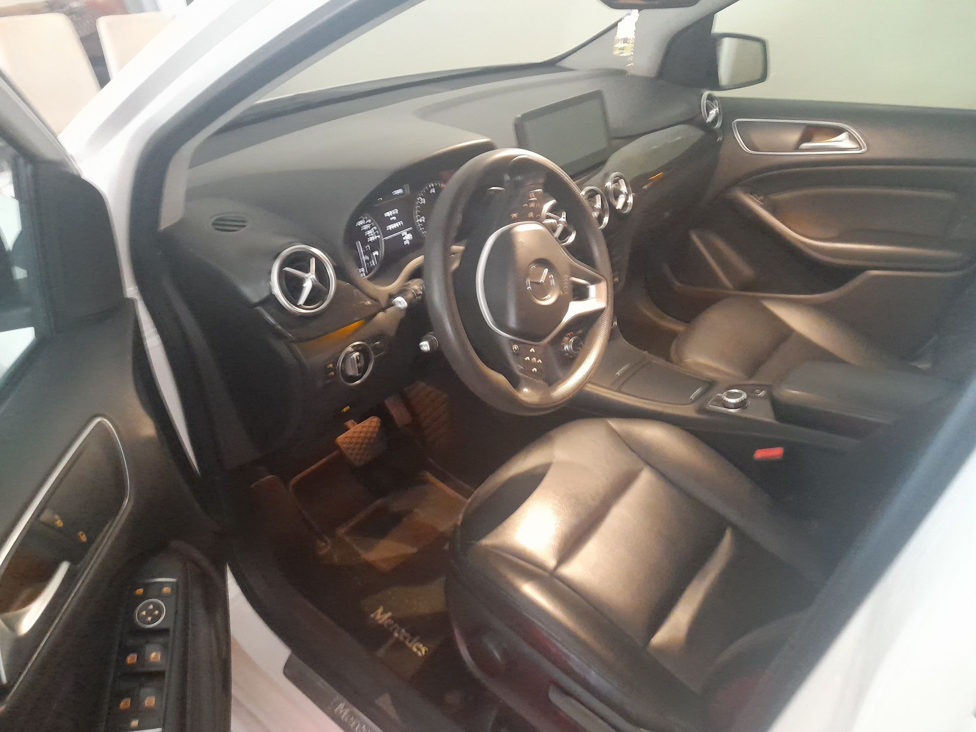 Vendo Mercedes 180B
