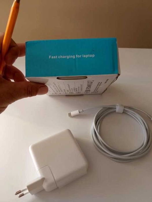 Szybka ladowarka USB C z przewodem moc max. 67W