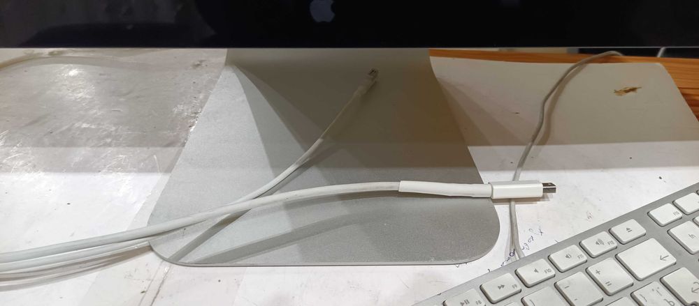 Apple thunderbolt display 27" A1407