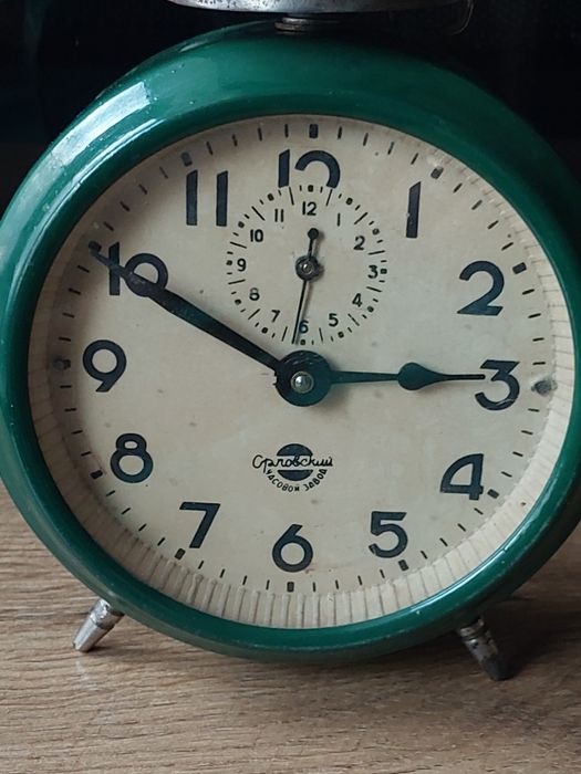 Stary budzik kolekcjonerski