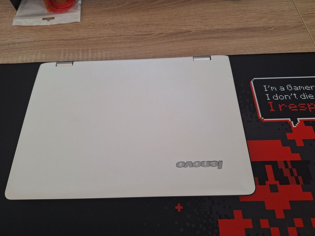 Lenovo yoga 300-11BR
