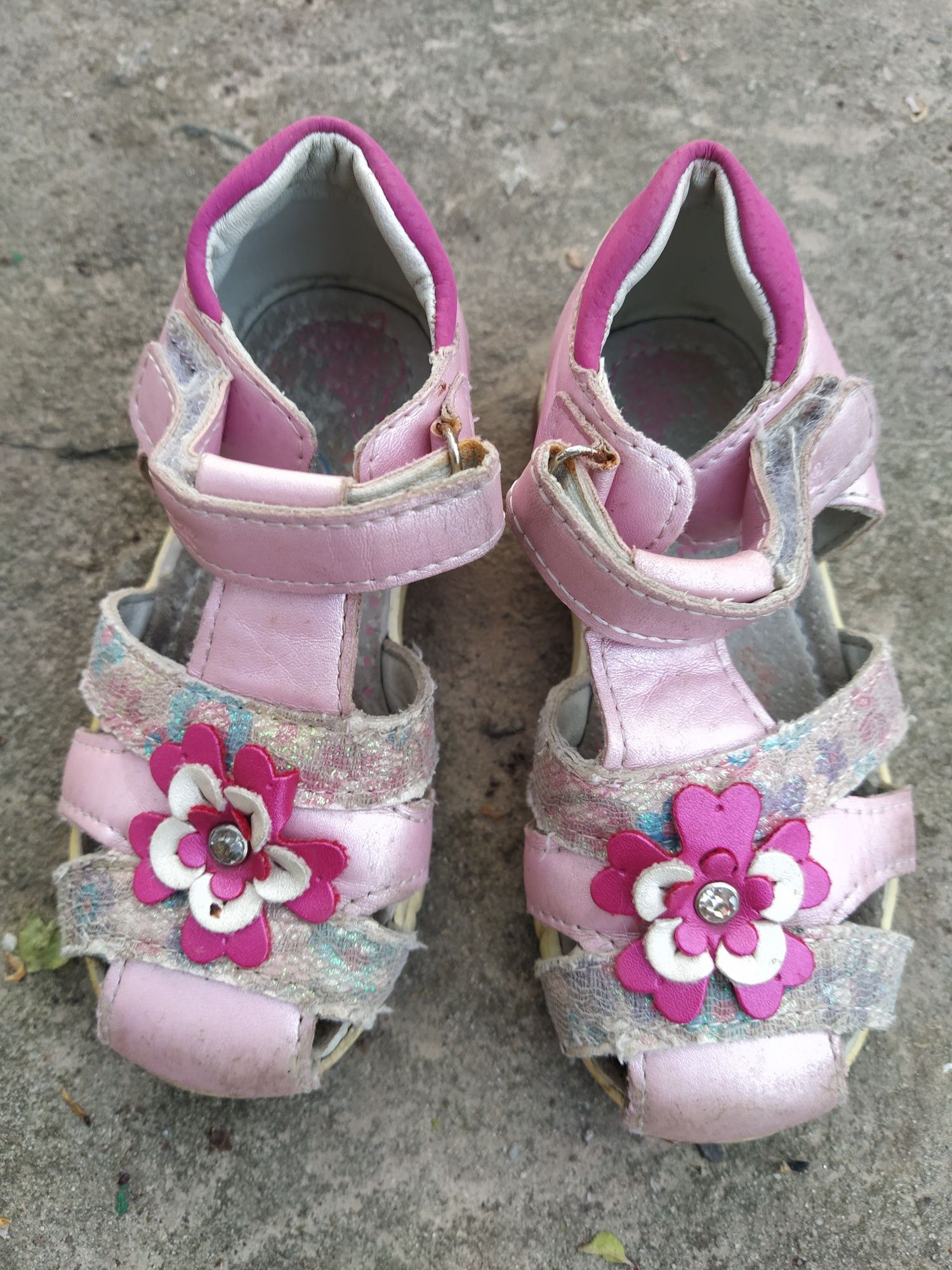 Взуття для дівчинки