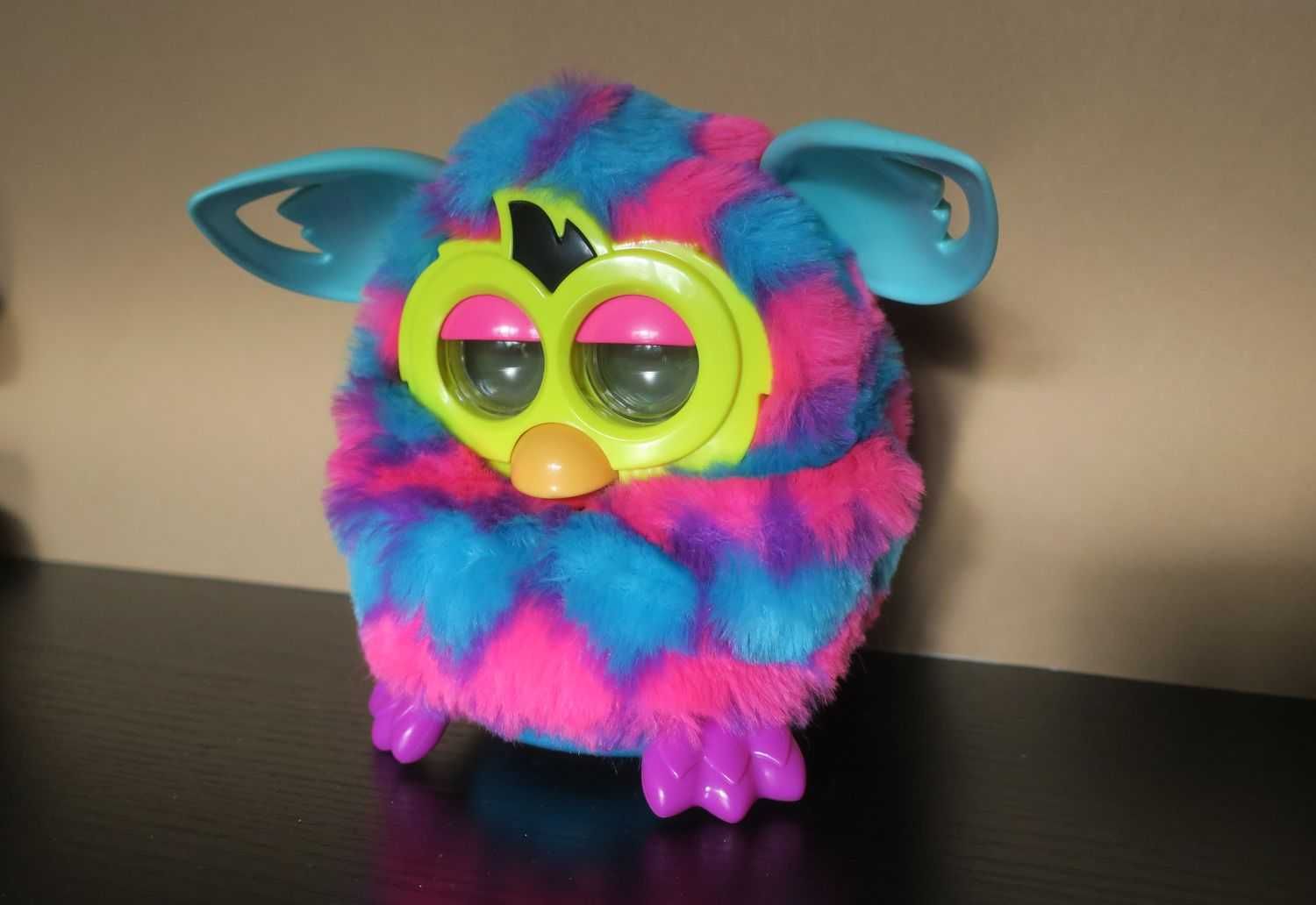 Interaktywny Furby Hasbro mówi