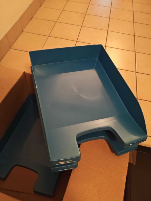 Tabuleiros para papéis - 9 tabuleiros por 12€.