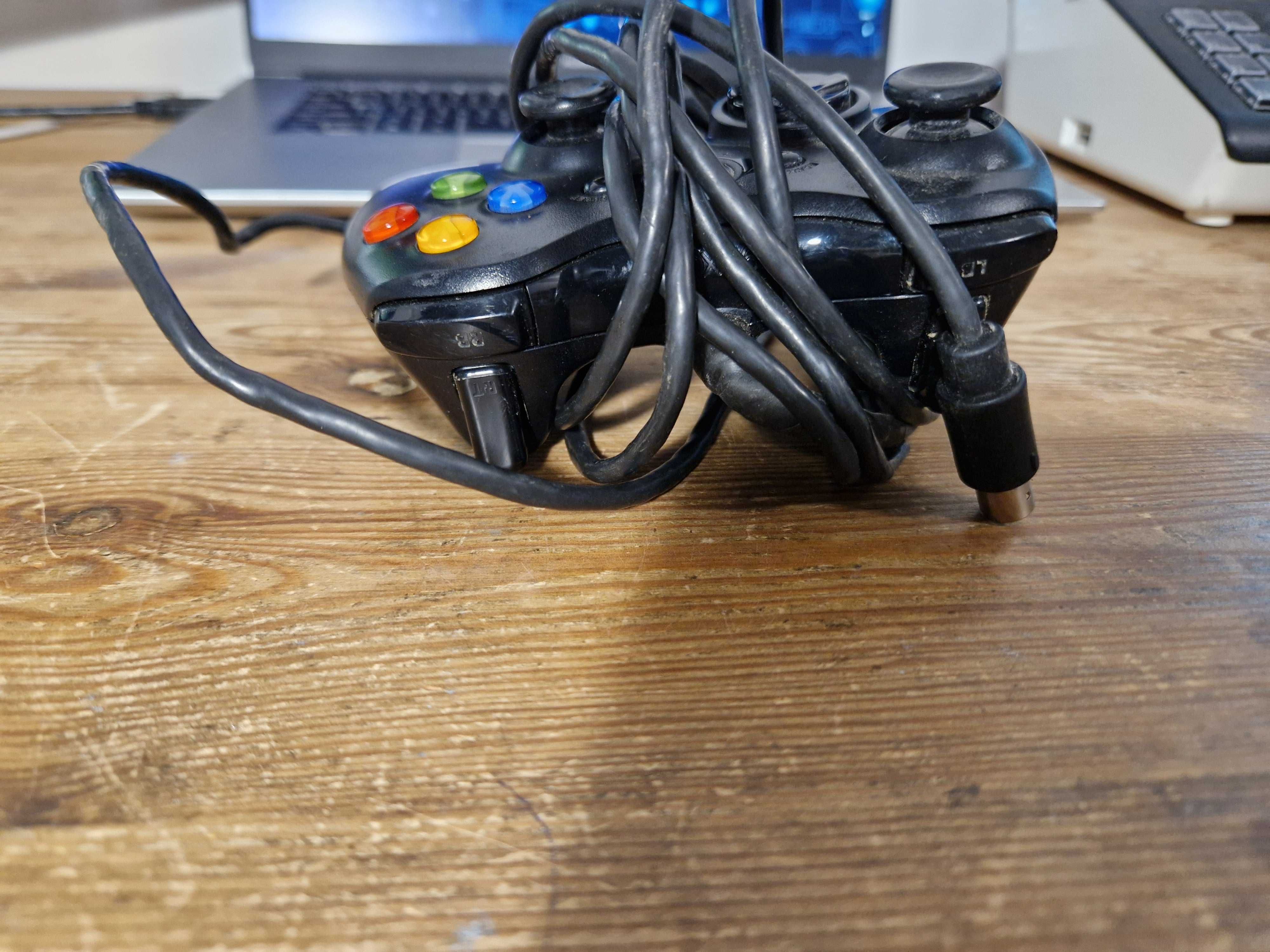 Pad przewodowy do konsoli Microsoft Xbox 360 czarny (2465)