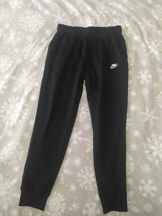 Czarne spodnie dresowe Nike