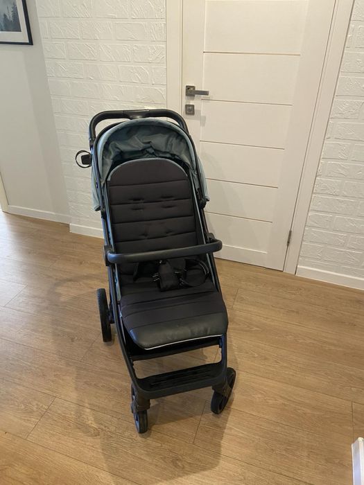 Прогулянкова коляска Carrello Bravo