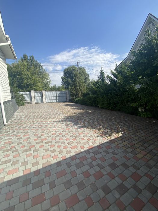 Продаж будинку з новим ремонтом