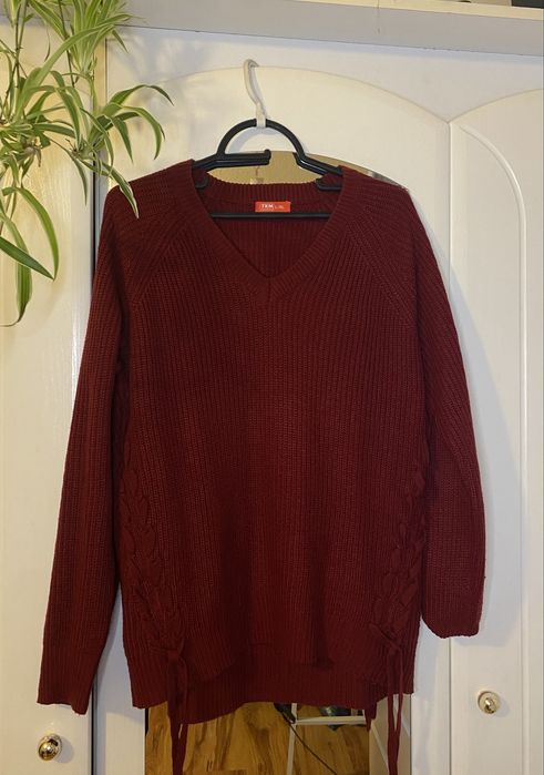 Sweter bordowy z wiazaniem i dekoltem w serek r.L/XL
