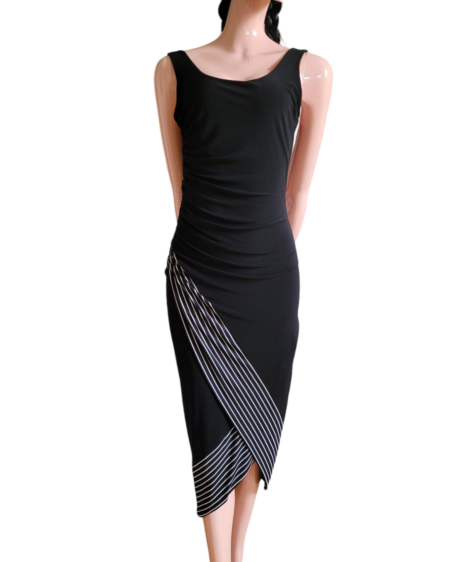 Piękna czarna sukienka marki Joseph Ribkoff