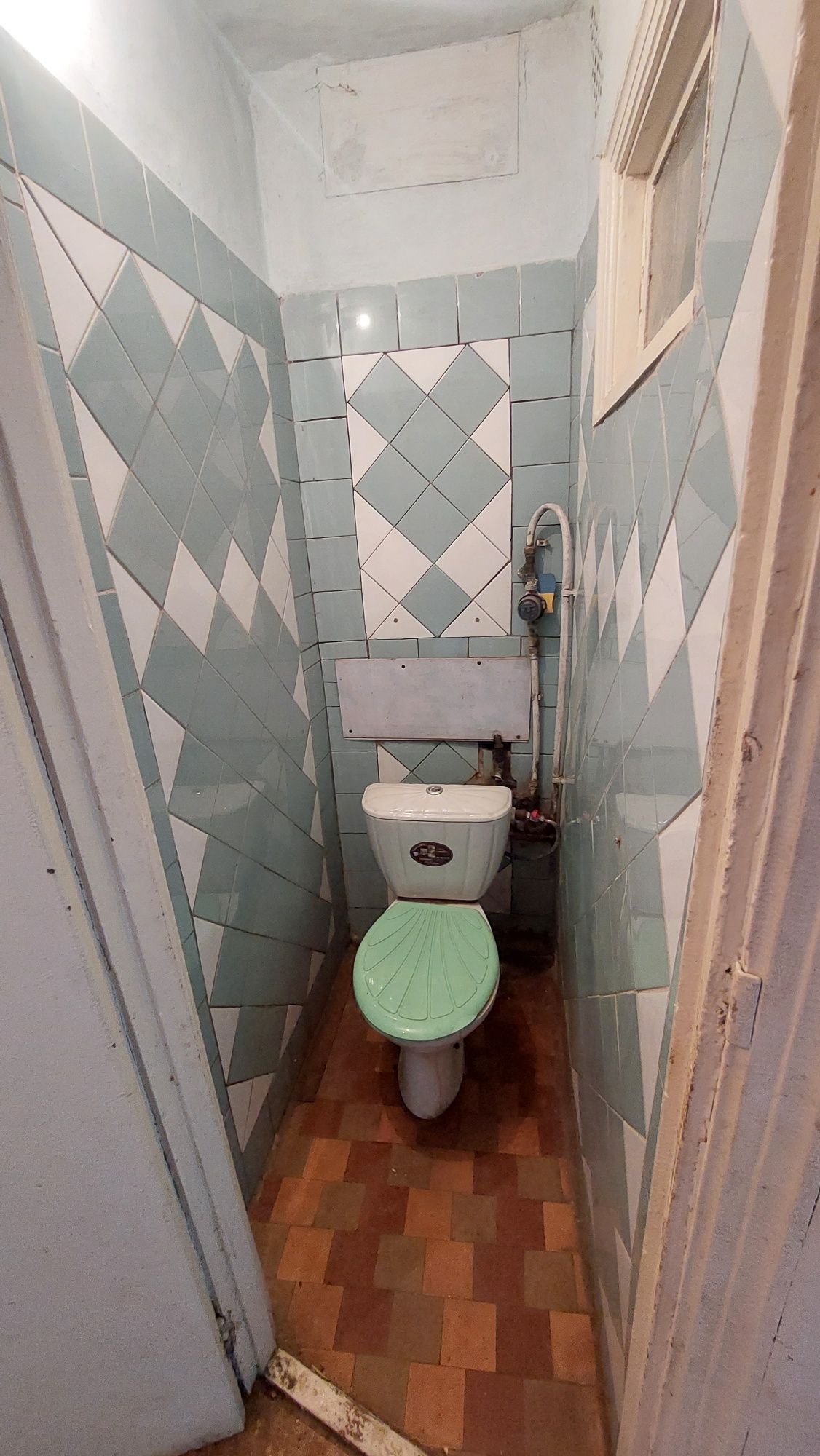 Продам 3-кімнатну квартиру. Комерція. Вул.Стависька,26.