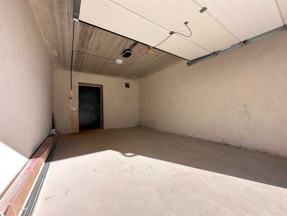 Гараж з гарним заїздом Національної Гвардії