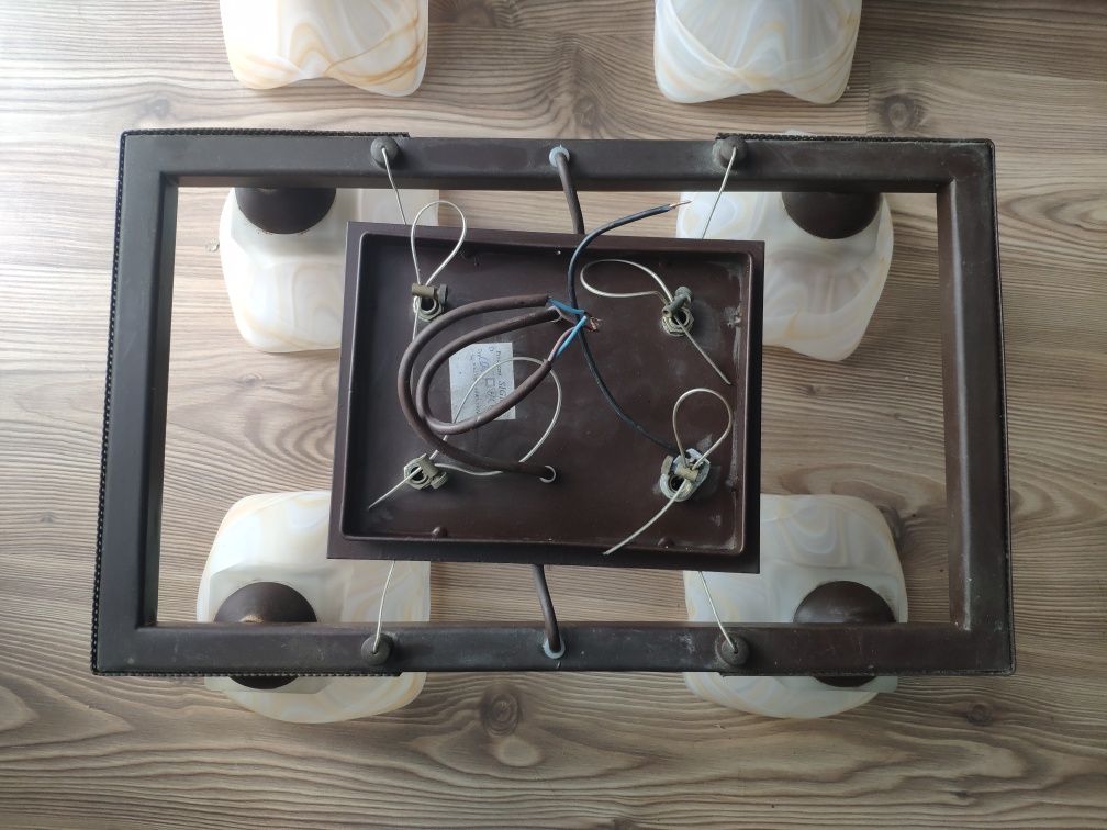 Lampa sufitowa w stylu rustykalnym