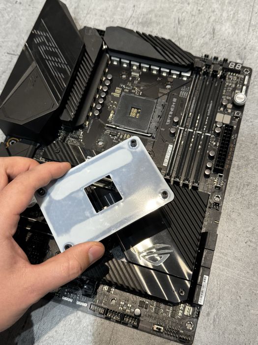 Материнська плата Asus ROG CROSSHAIR VIII DARK HERO x570