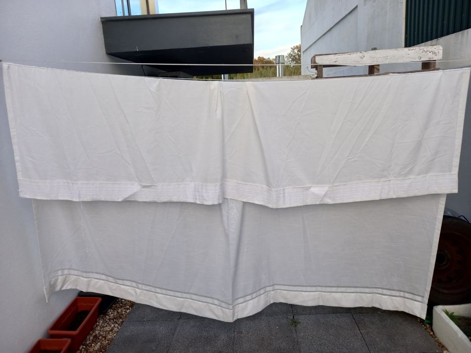 2 Cortinados em linho brancos - de Apliques