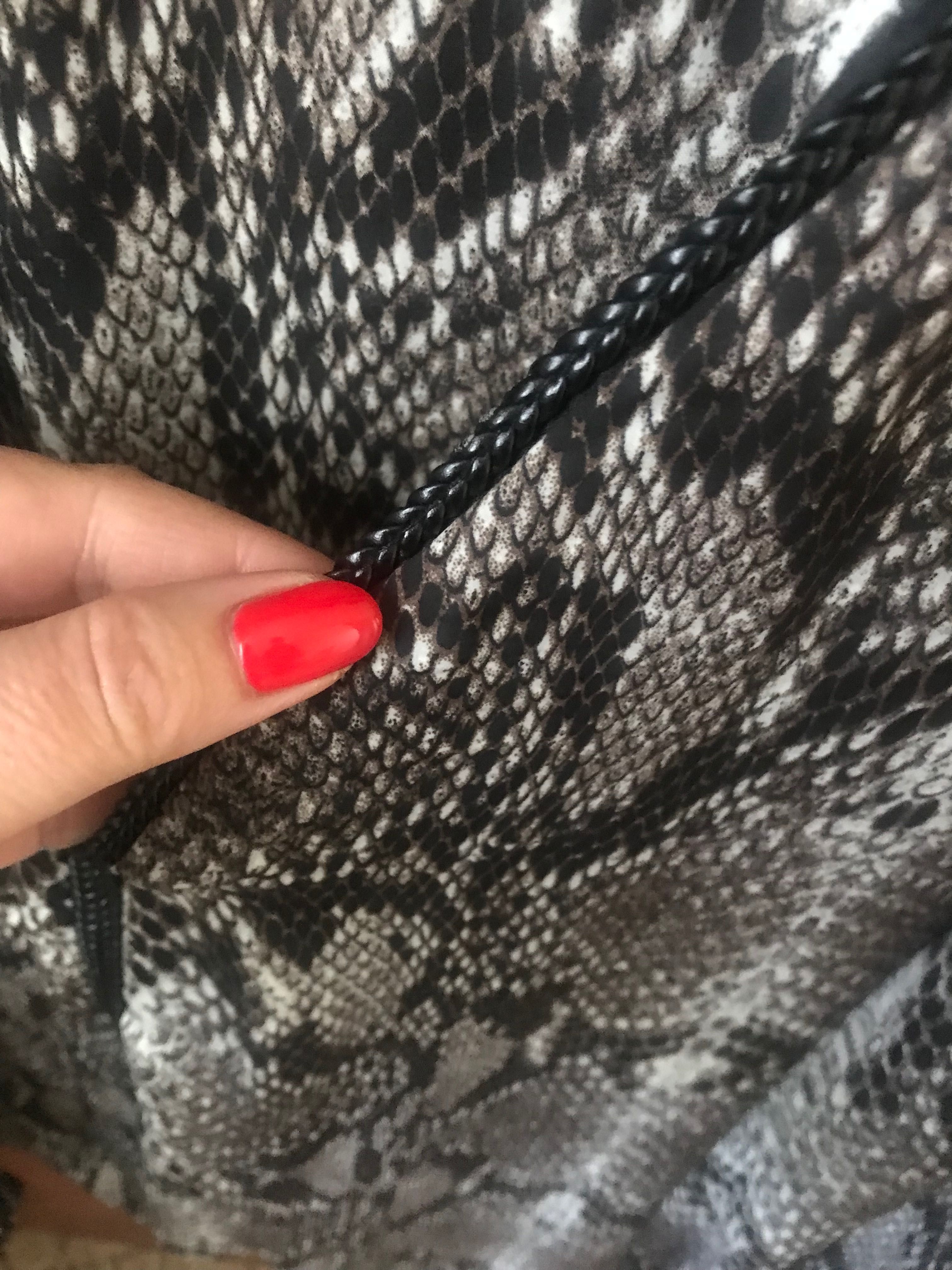 Продам блузу в змеиный принт