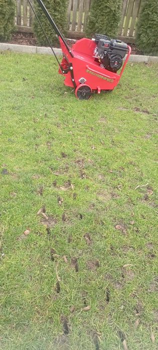 Aerator rurkowy napowietrzanie trawnika