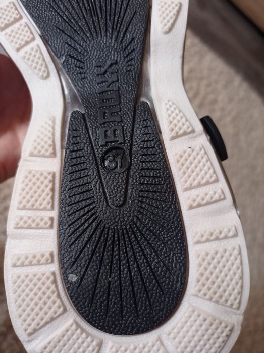 Босоніжки жіночі