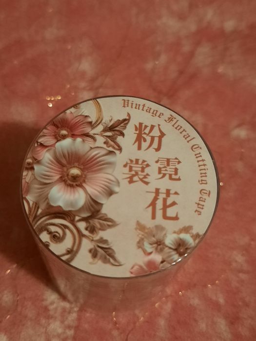 Rolos fita washi, florais e arabescos, talha dourada.