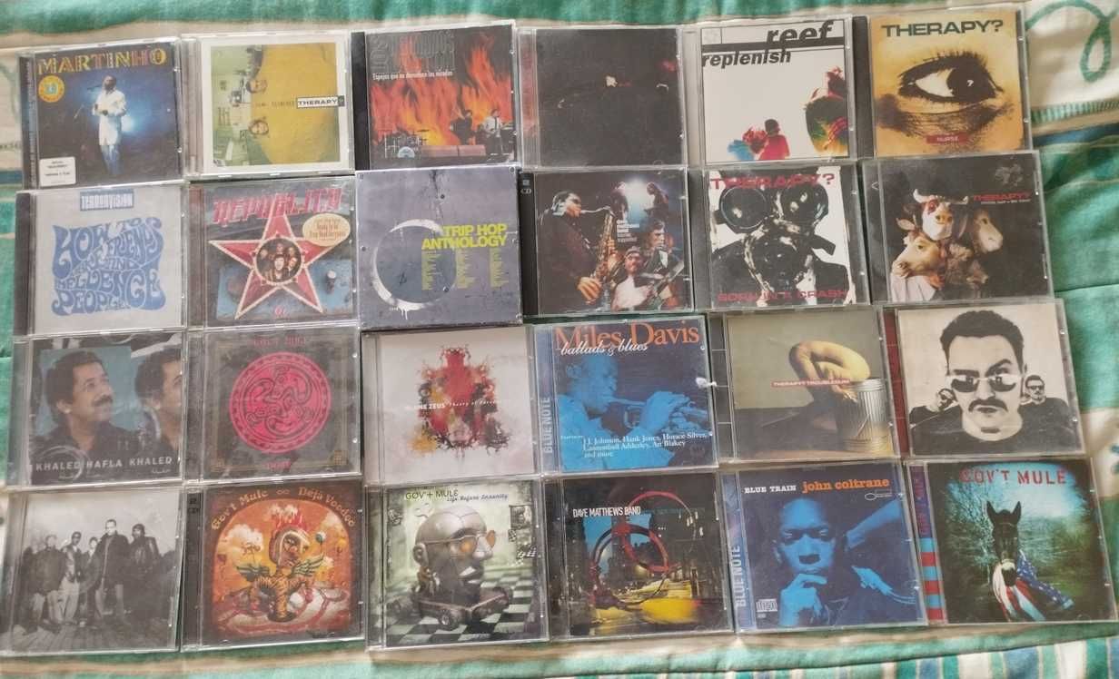 Vários cds de música originais