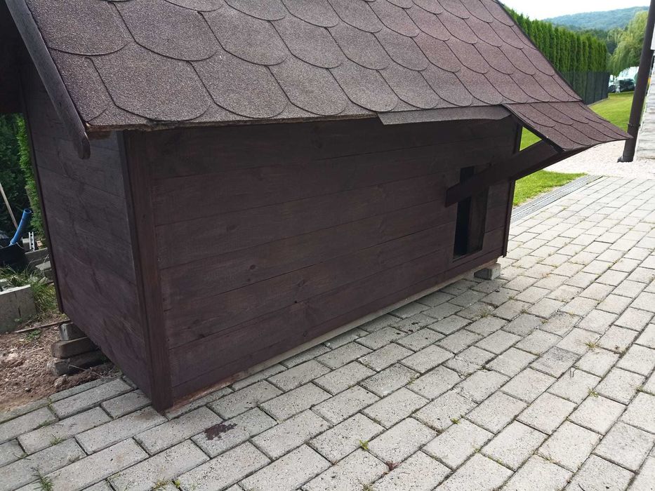 Ocieplana buda dla dużego psa