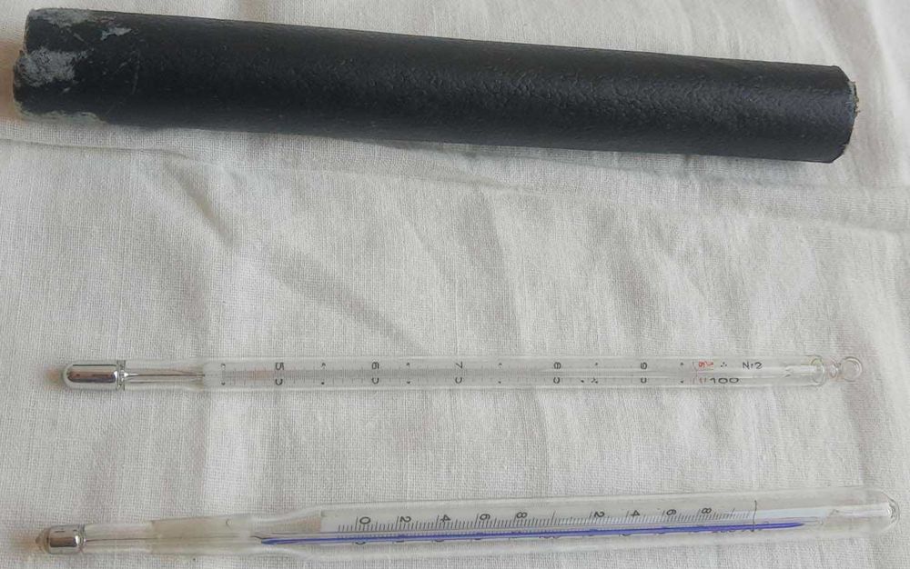 PRL - zestaw 2 szklane termometry laboratoryjne 100 i 200 stopni