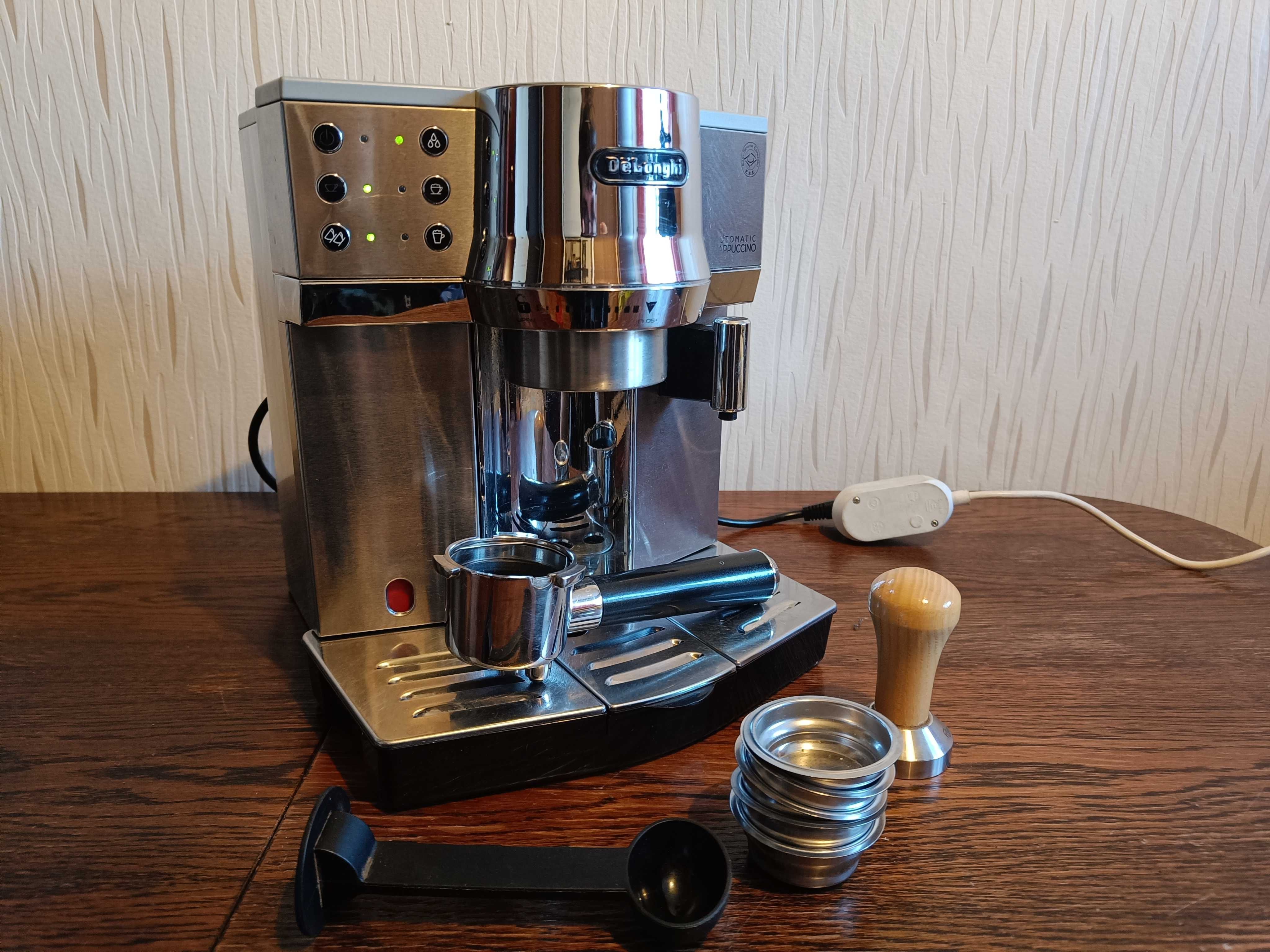 Kolbowy ekspres De'Longhi EC 850.M z zestawem do obsługi