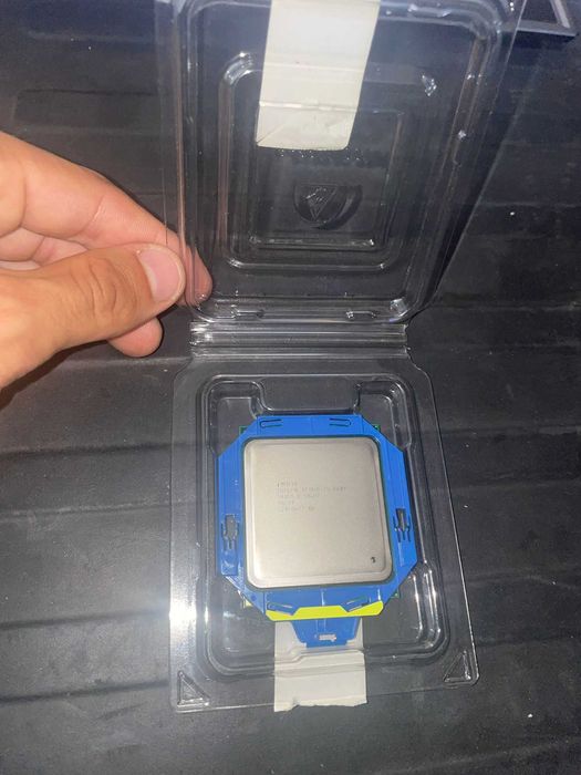 Intel Xeon E5-2609 (SR0LA) — 2.40 GHz, 4C/4T, LGA2011 (Socket R)