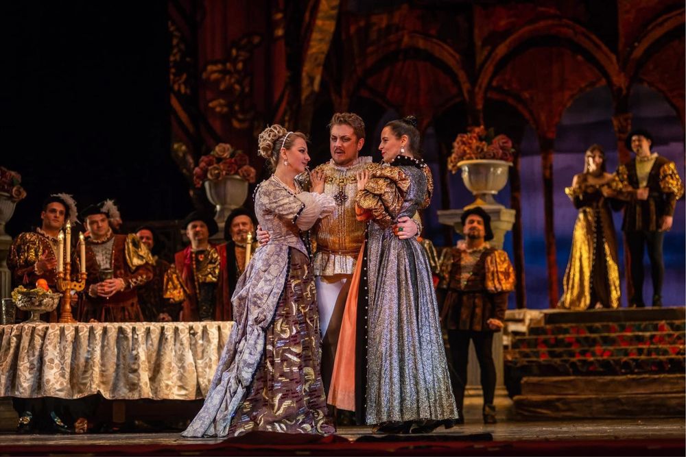 Уроки з академічного вокалу офлайн та онлайн